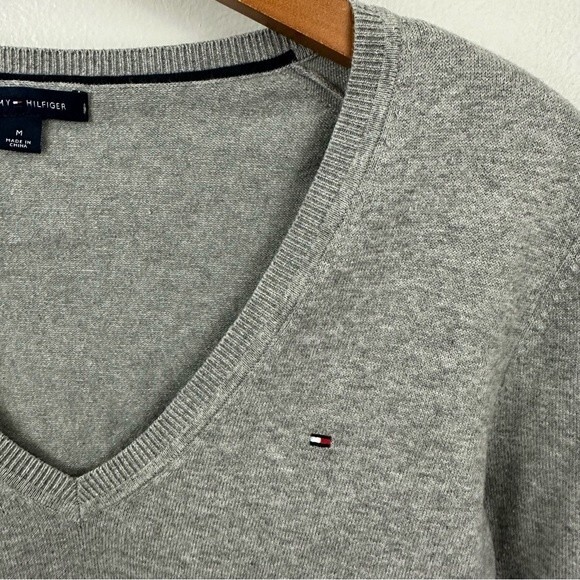 Tommy Hilfiger Grey V-Neck Sweater Size Medium - Picture 5 of 10